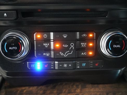 Used 2017 Ford F250 Platinum w/ FX4 Off-Road Package AWD/4WD image 24