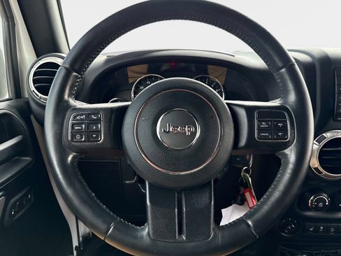 Used 2017 Jeep Wrangler Unlimited Sahara w/ Connectivity Group image 23