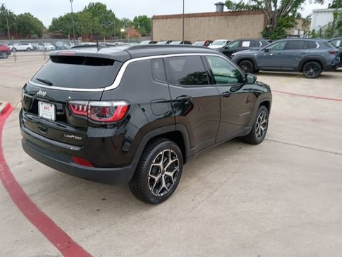 Used 2025 Jeep Compass Limited image 9