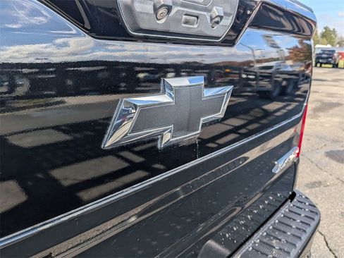 Used 2022 Chevrolet Silverado 1500 ZR2 image 32