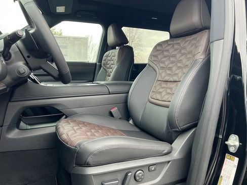 New 2025 Nissan Armada Platinum Reserve image 15