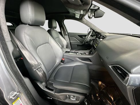 Used 2020 Jaguar F-PACE Premium image 28