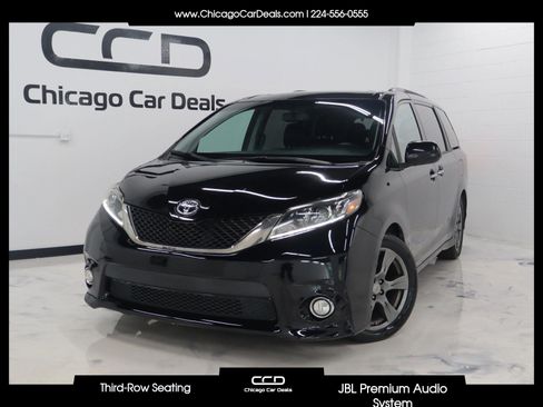 Used 2017 Toyota Sienna SE Premium FWD image 1