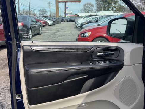 Used 2013 Dodge Grand Caravan SXT image 10