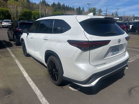 Used 2023 Toyota Highlander XSE image 2