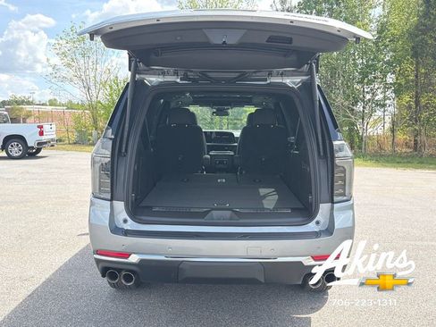 New 2026 Chevrolet Suburban Premier w/ Sun And Tow Package AWD/4WD image 10