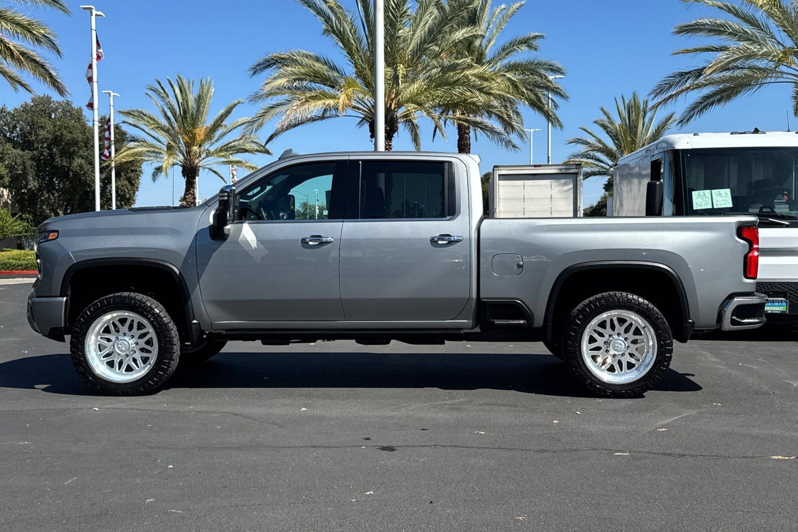 Used 2024 Chevrolet Silverado 2500 LTZ w/ LTZ Convenience Package AWD/4WD image 6