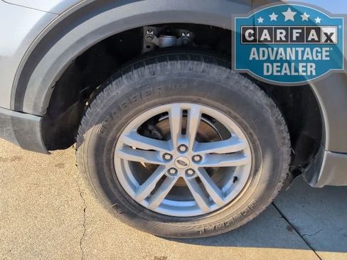 Used 2022 Ford Explorer XLT w/ Equipment Group 202A image 3