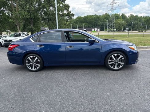 Used 2016 Nissan Altima 2.5 SR FWD image 6