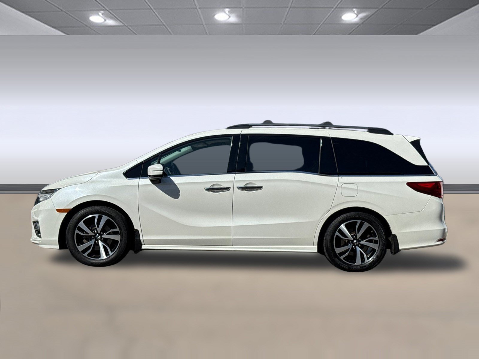 Used 2019 Honda Odyssey Elite image 2