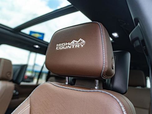 Used 2024 Chevrolet Suburban High Country w/ Advanced Technology Package image 46