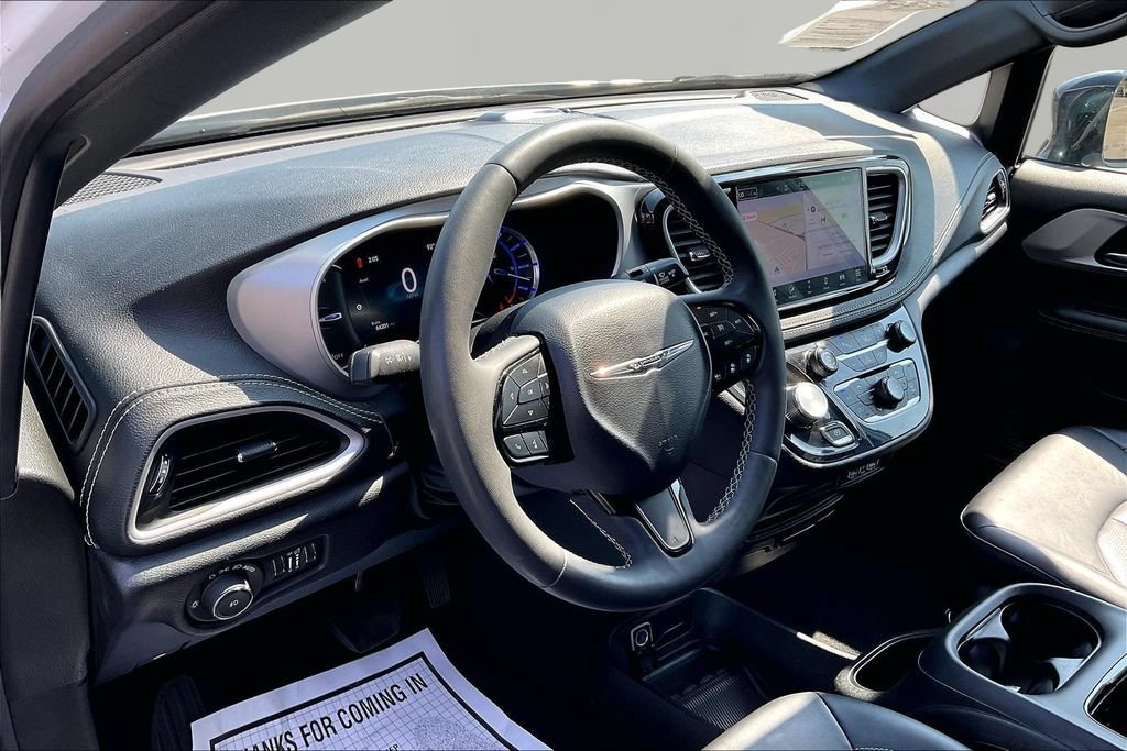 Used 2024 Chrysler Pacifica Limited FWD image 19