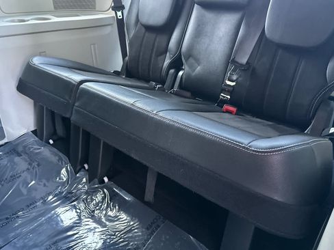 Used 2019 Dodge Grand Caravan SXT FWD image 16