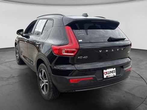 Used 2024 Volvo XC40 B5 Core AWD/4WD image 7