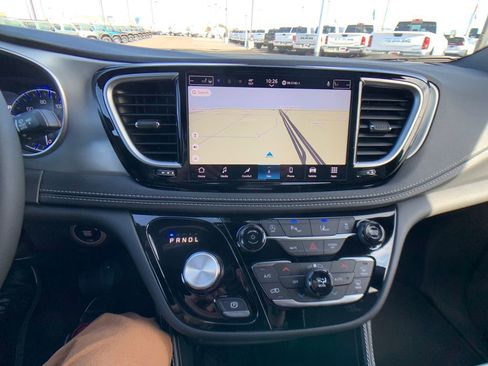 New 2026 Chrysler Pacifica Limited AWD/4WD image 19