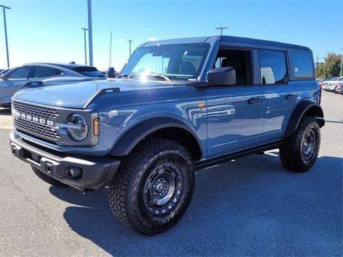 New 2025 Ford Bronco Badlands w/ Sasquatch Package AWD/4WD image 3