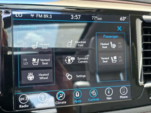 Used 2018 Chrysler Pacifica Limited w/ Tire & Wheel Group FWD image 27