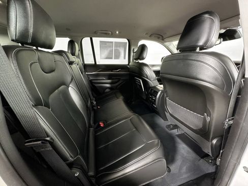 Used 2023 Jeep Grand Cherokee Limited AWD/4WD image 27