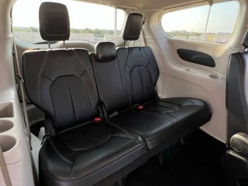 Used 2020 Chrysler Voyager Lxi image 20