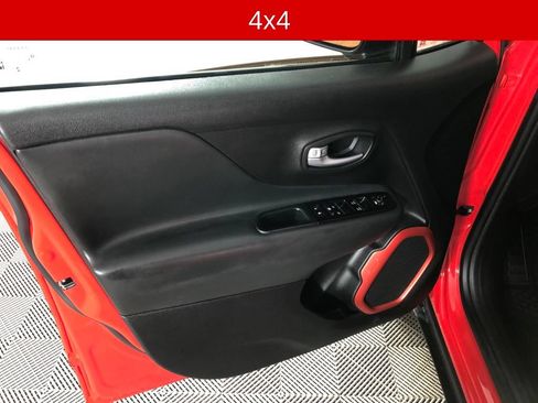 Used 2019 Jeep Renegade Trailhawk w/ Cold Weather Group II AWD/4WD image 9
