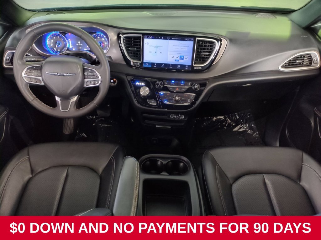 Used 2025 Chrysler Pacifica Select FWD image 24