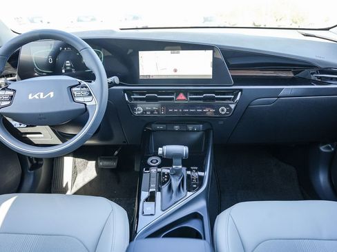 Certified 2025 Kia Niro EX FWD image 14