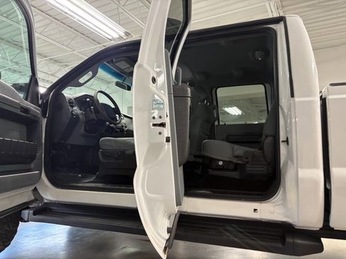 Used 2016 Ford F250 XLT w/ Camper Package image 15