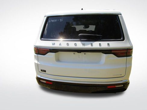 Used 2024 Jeep Wagoneer Series II AWD/4WD image 9