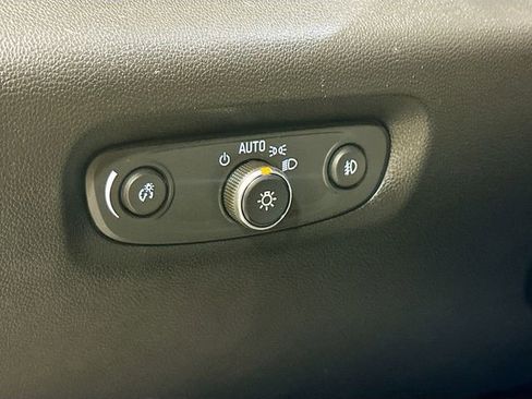 Used 2019 Chevrolet Traverse LT FWD image 12