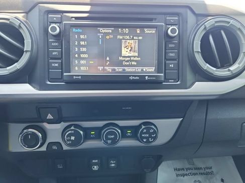 Used 2019 Toyota Tacoma SR5 AWD/4WD image 12