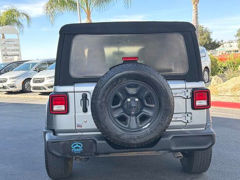 Used 2018 Jeep Wrangler Unlimited Sport AWD/4WD image 10