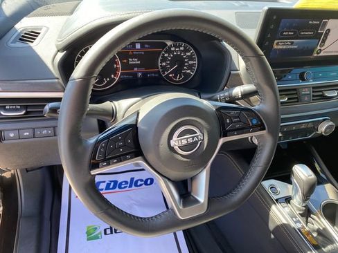 Used 2023 Nissan Altima 2.5 SV w/ SV Premium Package image 11