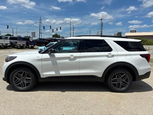 New 2026 Ford Explorer ST-Line w/ ST-Line Street Pack AWD/4WD image 2