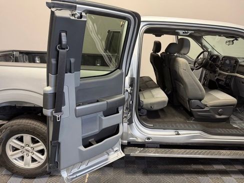 Used 2022 Ford F150 XLT w/ Trailer Tow Package image 16