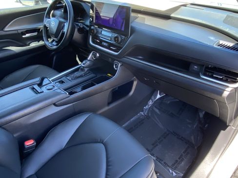 Certified 2025 Toyota Grand Highlander AWD image 9