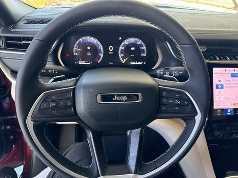 New 2025 Jeep Grand Cherokee Limited AWD/4WD image 14