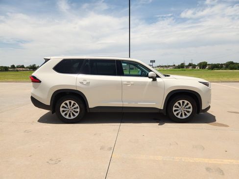 Used 2024 Toyota Grand Highlander FWD image 7