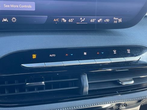 Used 2025 Buick Enclave Preferred image 11