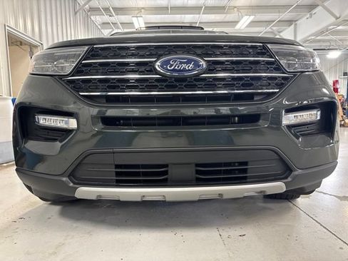 Used 2022 Ford Explorer XLT w/ Equipment Group 202A AWD/4WD image 40