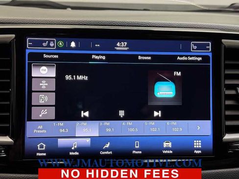 Used 2021 Chrysler Pacifica Touring-L image 25