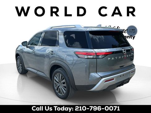Used 2025 Nissan Pathfinder SL w/ SL Premium Package FWD image 5