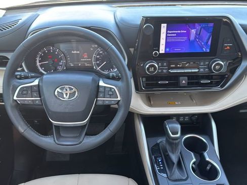 Used 2023 Toyota Highlander XLE image 21