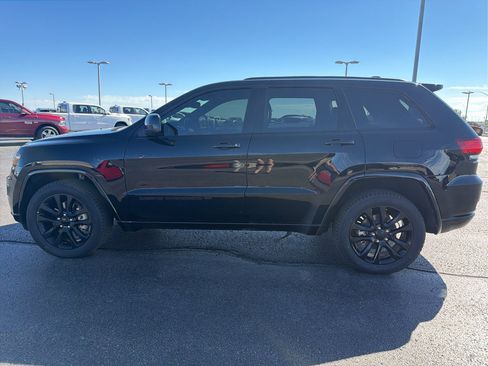 Used 2022 Jeep Grand Cherokee Laredo X AWD/4WD image 8