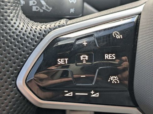 Used 2022 Volkswagen Tiguan SEL R-Line AWD/4WD image 35
