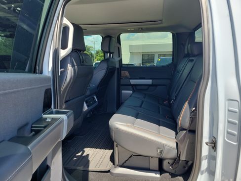 Used 2024 GMC Sierra 1500 AT4 w/ Technology Package AWD/4WD image 9