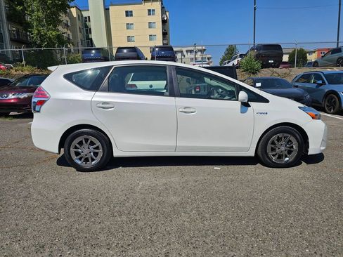 Used 2015 Toyota Prius V Two FWD image 8