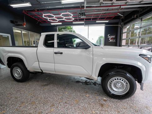 Used 2025 Toyota Tacoma SR AWD/4WD image 5