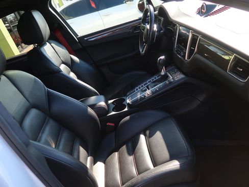 Used 2018 Porsche Macan Turbo image 26