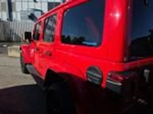 Used 2022 Jeep Wrangler Unlimited Sahara w/ Cold Weather Group AWD/4WD image 9