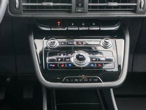 Used 2022 Lincoln Corsair AWD w/ Equipment Group 101A image 17